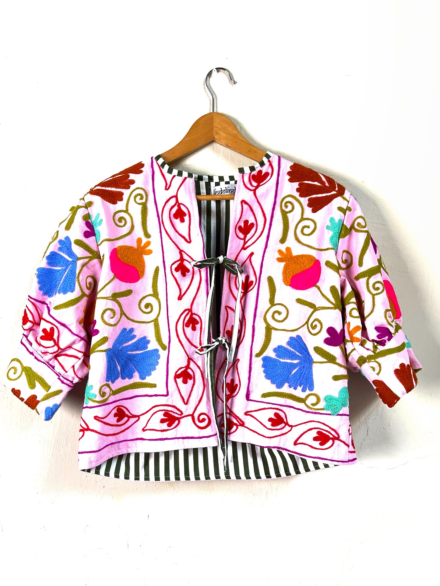 chaqueta bordada | manga corta