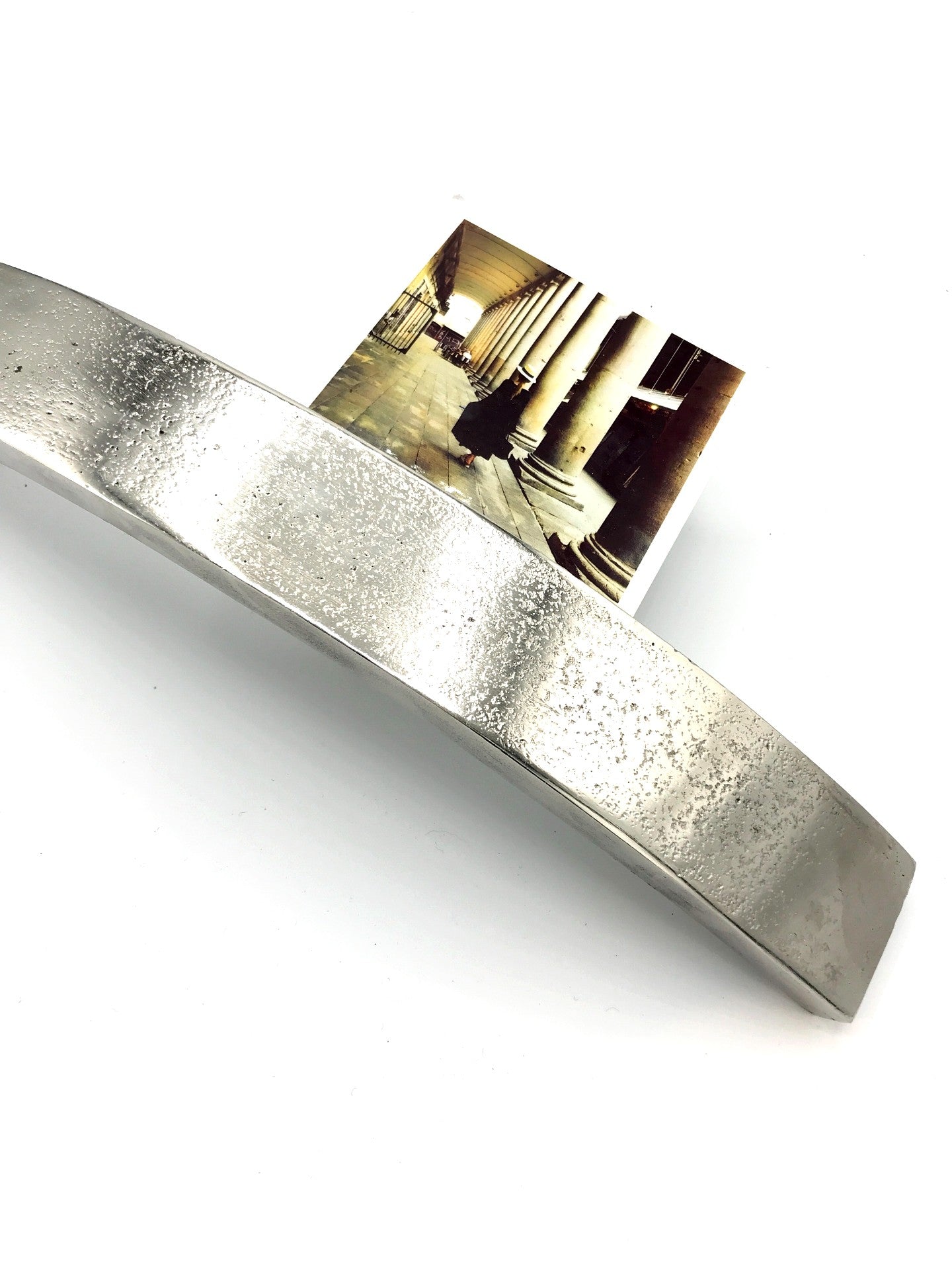 Curvy Metal Photo Stand