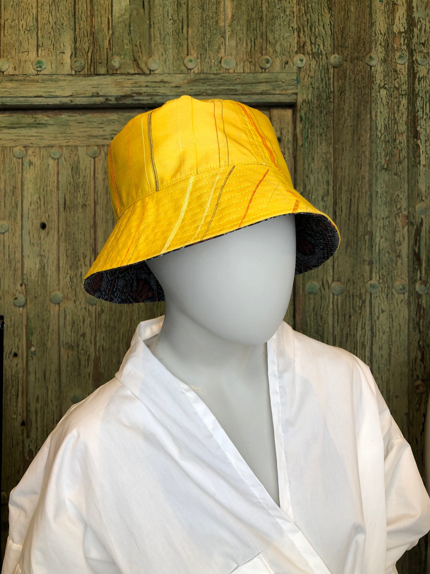 Reversible Bucket Hat | Black&Rust-to-Yellow