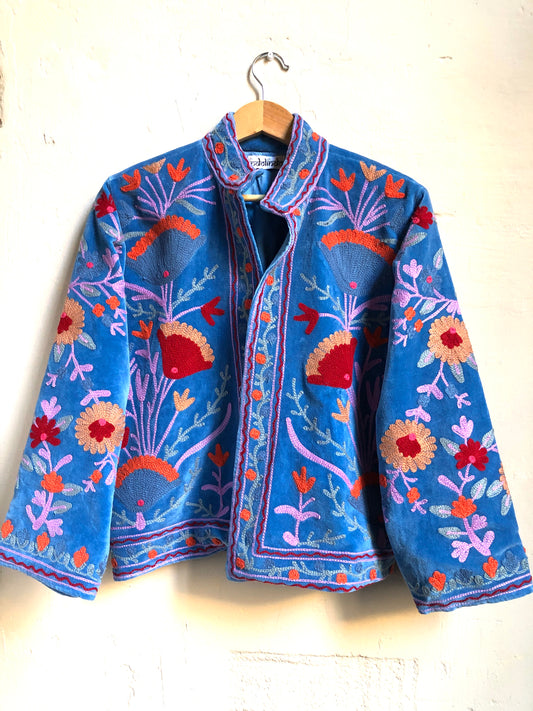 Chaqueta de terciopelo bordada | Verde musgo con flores azules y beige