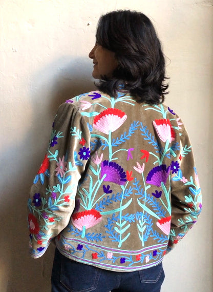 Chaqueta de terciopelo bordada | Verde musgo con flores azules y beige