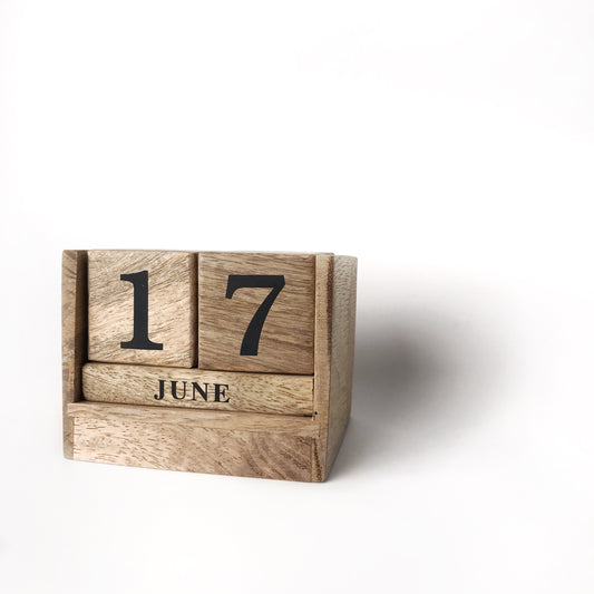 Cubo Wood Calendar